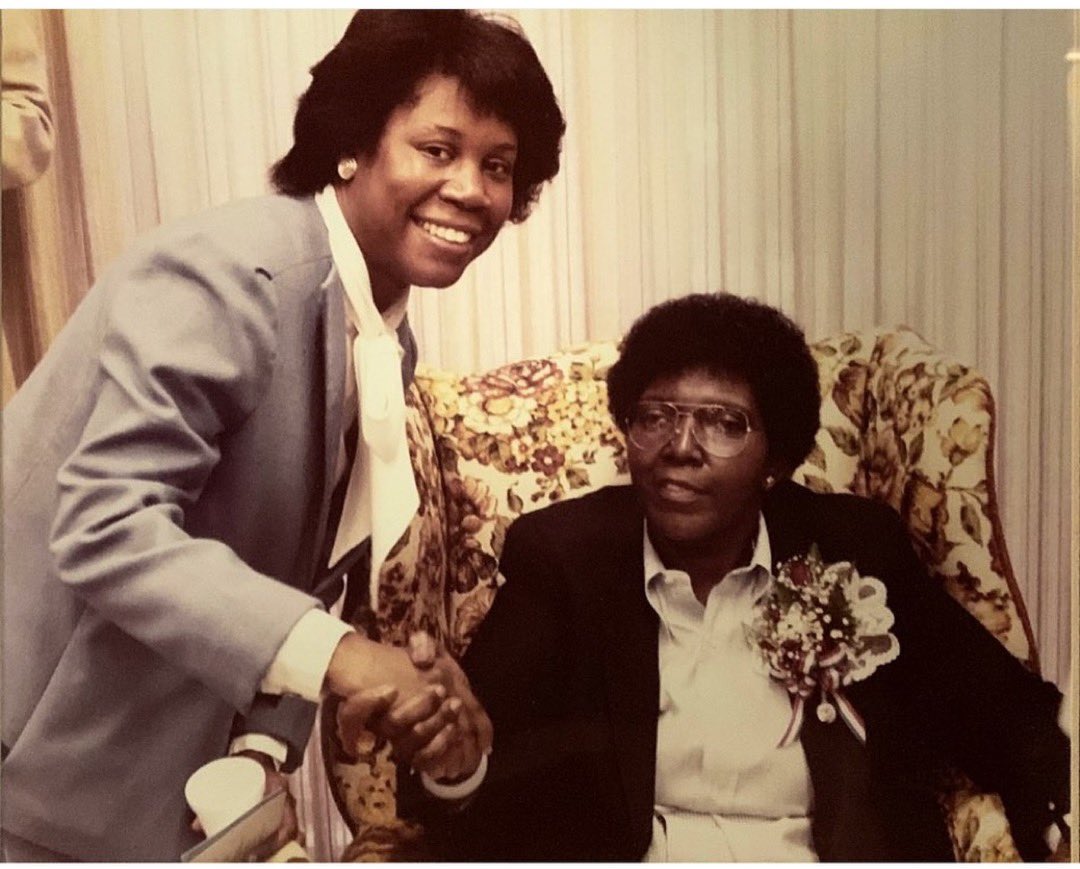 CoraJSmalls's tweet photo. Congresswoman #SheilaJacksonLee &amp; Congresswoman #BarbaraJordan are Together Again. 🥺💔🕊 #RestInPeace #TexasDemocrats #TexasPolitics https://t.co/dFVQJ8hKFB