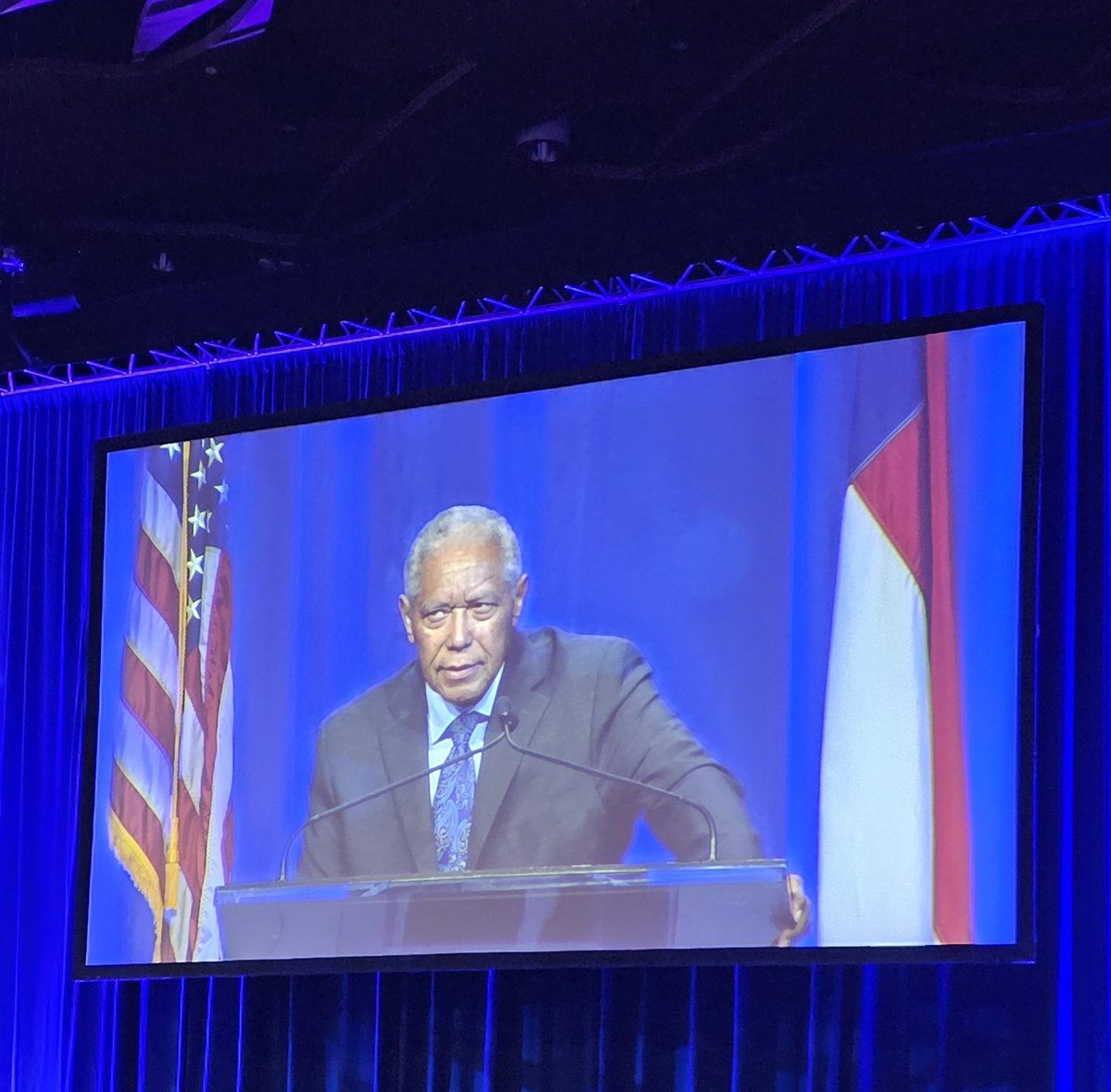 KimberlyHardyNC's tweet photo. Senate Leader @DanBlueNC said that we can defeat unity by fear with unity through hope at the @NCDemParty #UnityDinner! https://t.co/GExHUACoi2
