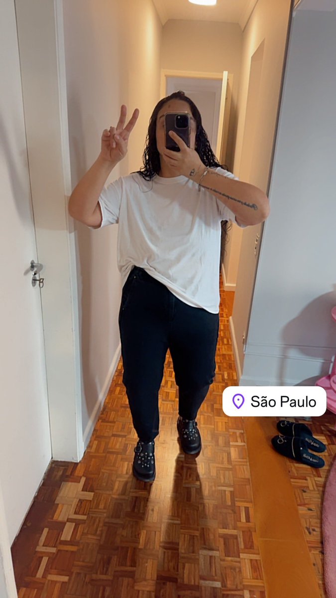 PortalLuizera's tweet photo. Antes e depois da produção escolhida para o show em São Paulo, na última quinta-feira! 😍 https://t.co/Qvez5ELpSK