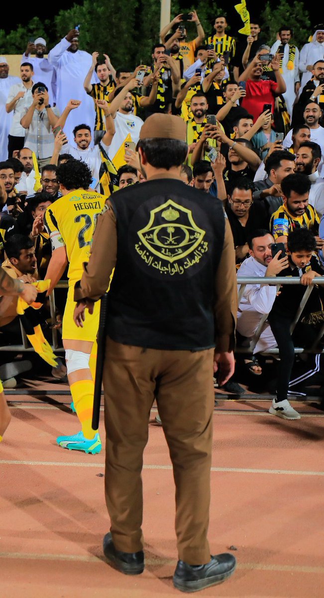 2iivs2's tweet photo. ادري اتفقنا نفترق ... ادري وصلنا للنهاية.
صدقني قلبي ينحرق ... اعذرني اشقيتك معايا😔

 #شكرا_حجازي https://t.co/QD0K0CfgDD