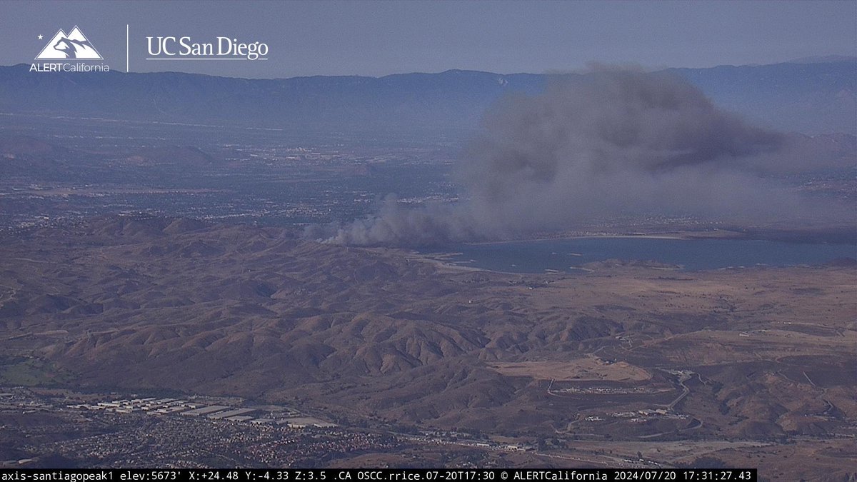 engineco16's tweet photo. Aircraft just launched, AA confirming the Ramona tankers are enroute too. #TinFire La Sierra Ave / Blackburn Rd #LakeMathews @CALFIRERRU I'll turn my scanner on. https://t.co/kJl0jhvYkp