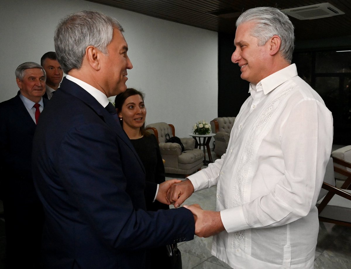 🇨🇺| El Presidente <a href="/DiazCanelB/">Miguel Díaz-Canel Bermúdez</a> sostuvo un encuentro con Viacheslav Volodin, presidente de la Duma Estatal de la Asamblea Federal de la Federación de Rusia.

Tras mostrar satisfacción por esta nueva visita a #Cuba, el mandatario comentó de la recién concluida <a href="/AsambleaCuba/">Asamblea Nacional Cuba</a>.