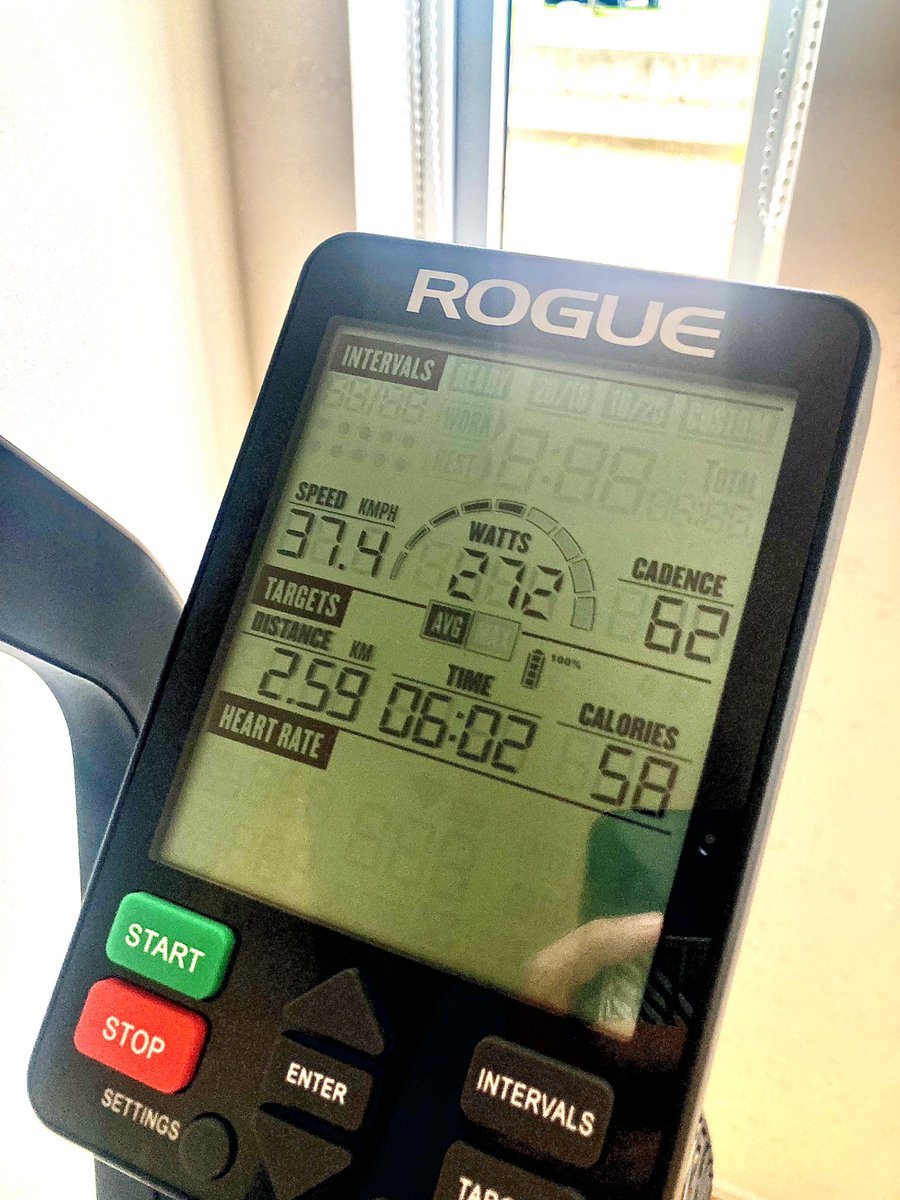 locozy5212's tweet photo. ROGUE ECHO BIKE インターバル
2分ON、2分OFF、2セット
平均ケイデンスを5秒最大努力の70-75％に設定
結果はほぼ75％でクリア

セッション終了後2分くらいで脚が焼ける感じ🔥血中乳酸濃度上昇中。これも先行研究結果に近い。こういうのが面白い😌
＃ECHOBIKE ＃フィットネス ＃パフォーマンスアップ https://t.co/is8pLItnWc