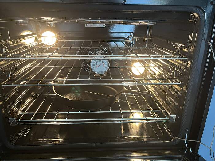 HungryOnionCW's tweet photo. Oven (mis)calibration? https://t.co/O6unAOlqhl https://t.co/2WgcDmrbf3