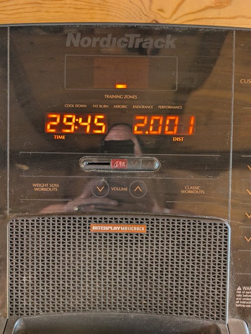 All done I was a little faster than yesterday. Now time for sweaty pics https://t.co/jnaSsVelM2