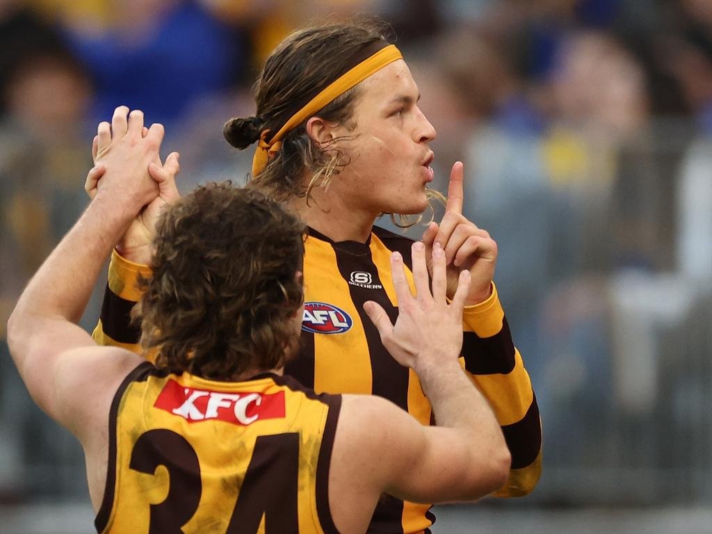 sawyer2_marcus's tweet photo. @Jo_Hall9 Was Schultz worth it Jo? Tell me, was he worth it? https://t.co/81FOmn0ZZf