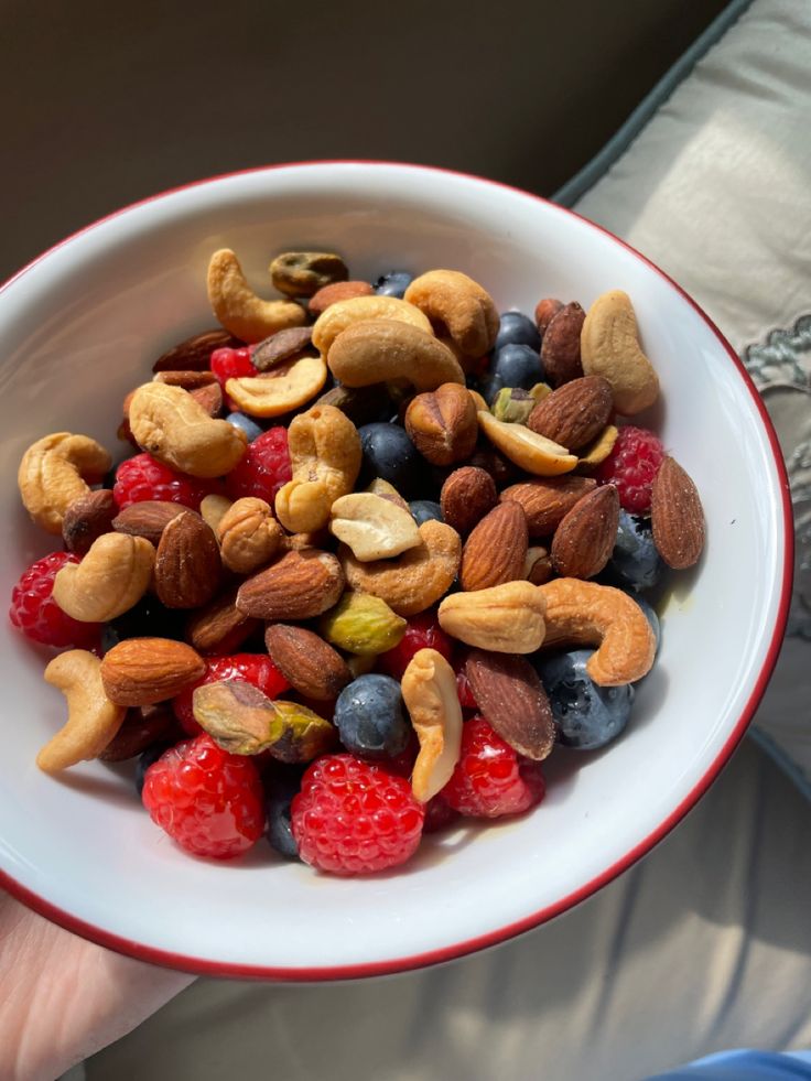 IgniteFitnss's tweet photo. Must add some nuts in your diet.
#nuts #nutritions https://t.co/3PBYWko18x