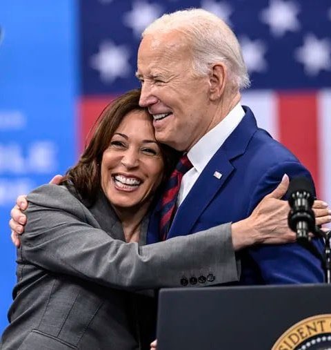Raise your hand 🤚 if you will be voting for Joe and Kamala in November so EVERYONE can follow you! 💙🌊 🌊

Drop a 💙 and Repost and YOU WILL GET MORE FOLLOWERS! 

I want my 200K Followers to Follow you! 

#JoevemberIsComing
#BidenHarris2024 
#HoldTheLine