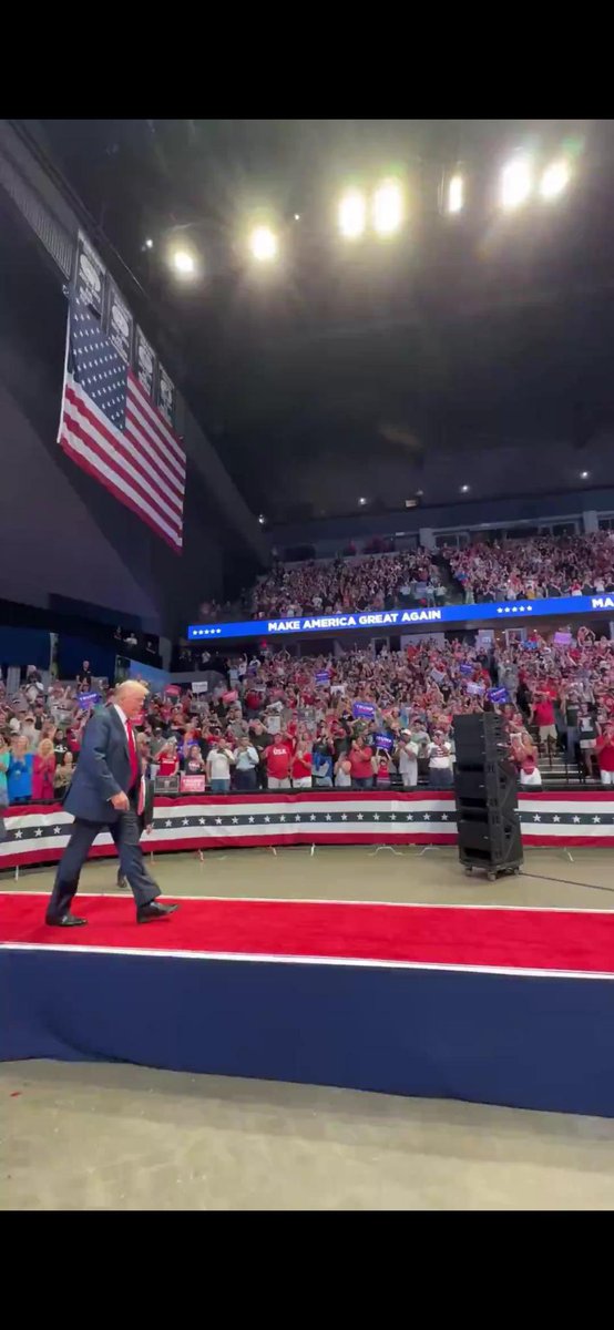 JacksonOPark's tweet photo. @KnowaWasTaken @pbstockx The lies you spread. The arena is full of people. https://t.co/CH7MSyfQbZ