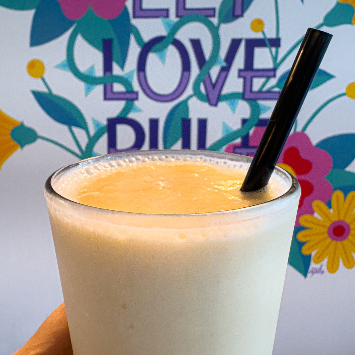 StrongHearts315's tweet photo. 🥤🍑 Cool down with our Peach Lassi! What's a lassi? It's a traditional Indian yogurt drink, and ours is made with creamy almond milk yogurt and a hint of sweetener. Perfect summer refresher! 🌞🍹
#PeachLassi #StrongHearts315 #SyracuseVegan https://t.co/PImT9rasqU