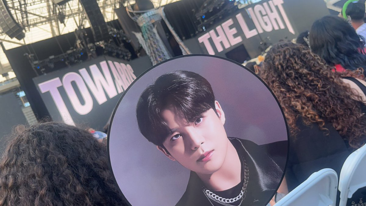 jonghoplanet's tweet photo. WE ARE HEEERREEE #ATEEZinLA https://t.co/BN3JiOAGVB
