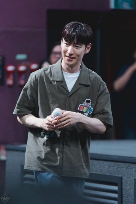 joolee85's tweet photo. #이제훈_오늘은_여기눕겠습니다 
그니까 이제훈은 ��� 사진을 보고 나중에 내 40대 시절..이라고 한다는 거잖아
되냐고
지금 이게 말이 되냐고 https://t.co/Xs0aDCcELH