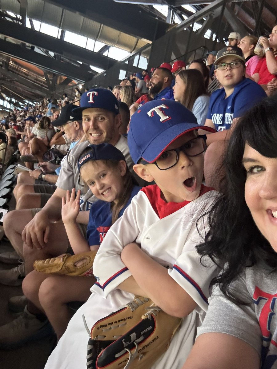 JanaleeMartin's tweet photo. @GlobeLifeField https://t.co/BYAuZIMvyC