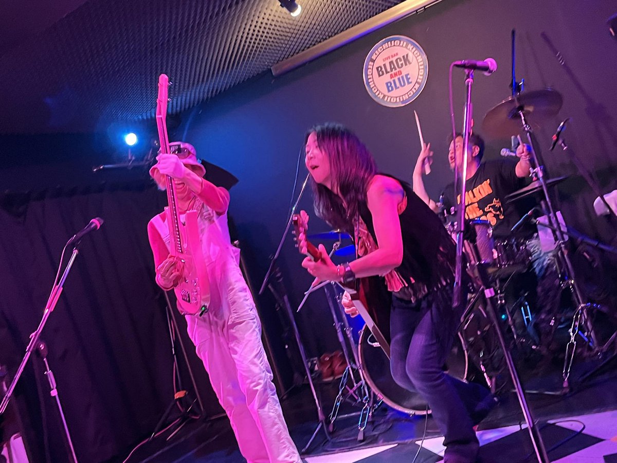 rockmebaby47282's tweet image. 7/19のwalkin' the dogsさんとRoundFaceのスペシャルツーマンライブにお越しいただいたみなさん、遅くまでありがとうございました！！一緒に盛り上がれて最高の夜でした！感謝です！！
@nomachan_303 @Toshi16680096 
#roundface