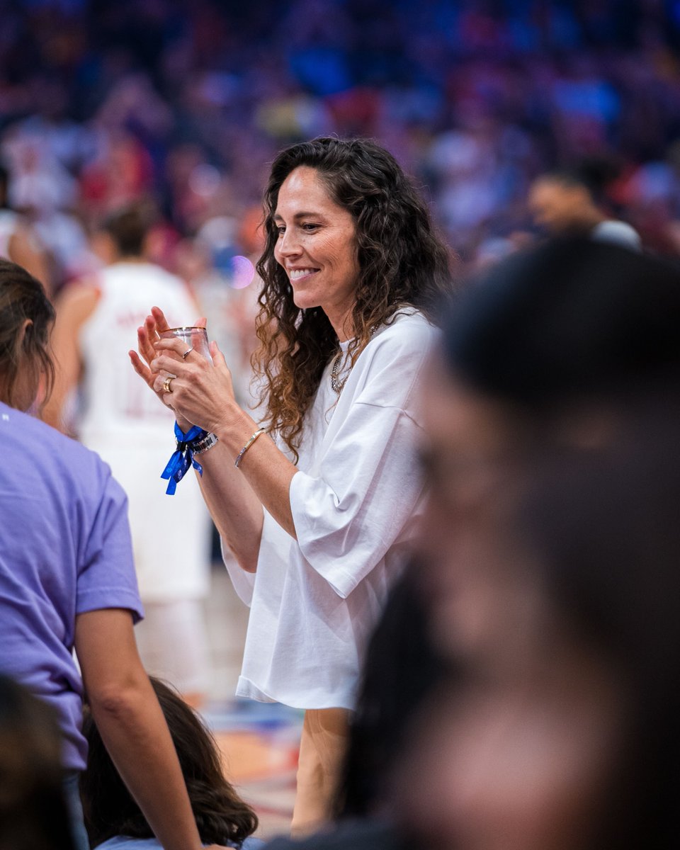 Diana's best friend is here! Hey Sue Bird👋