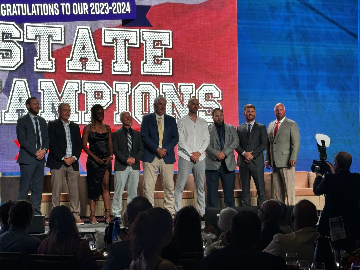 Excited to be at the THSCA clinic and the Hall of Honor banquet! Came to see  <a href="/CoachJosephPNG/">Jeff Joseph</a> being recognized from last seasons state championship. <a href="/THSCAcoaches/">THSCA</a>