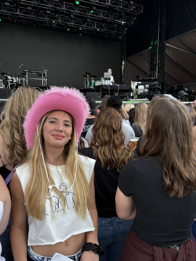 Lea Marin 💚 tweet media