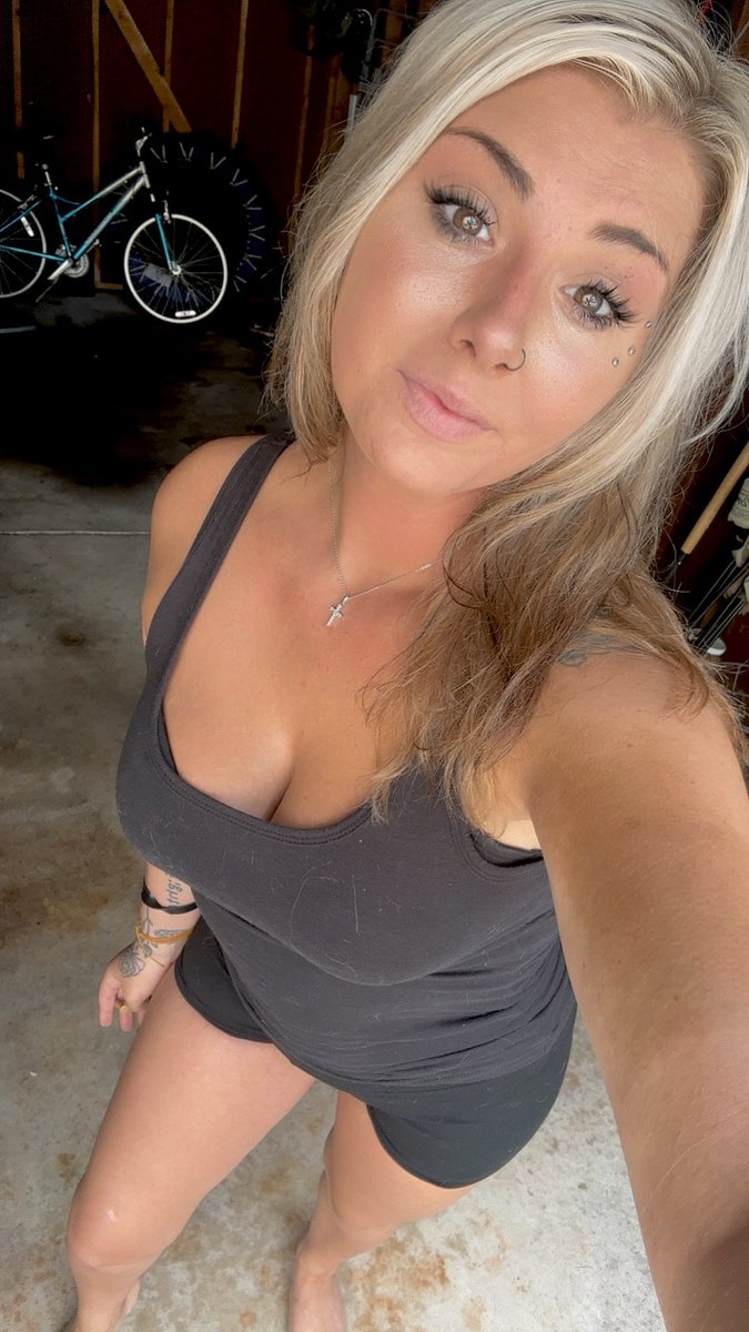 123Devyon's tweet image. Hiya baby. Please follow me on onlyfans, @ onlyfans.com/brose20030 I can make your dirty fantasies come true. I would love to be sugar baby, and make your dreams come true. 💦💦😜😜 

My perk boobies, and tight pussy are waiting for you.