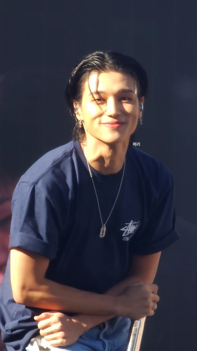 햇빛 아래서 보니까 너무 이쁘다.. 🥹
#우영 #WOOYOUNG