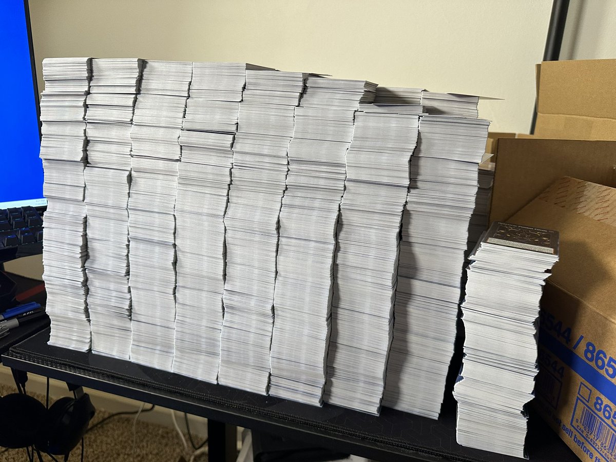 ruxin34's tweet photo. When you open 105 boxes for a $23 card and still don’t get it☠️ https://t.co/UdCWdCfC4Z