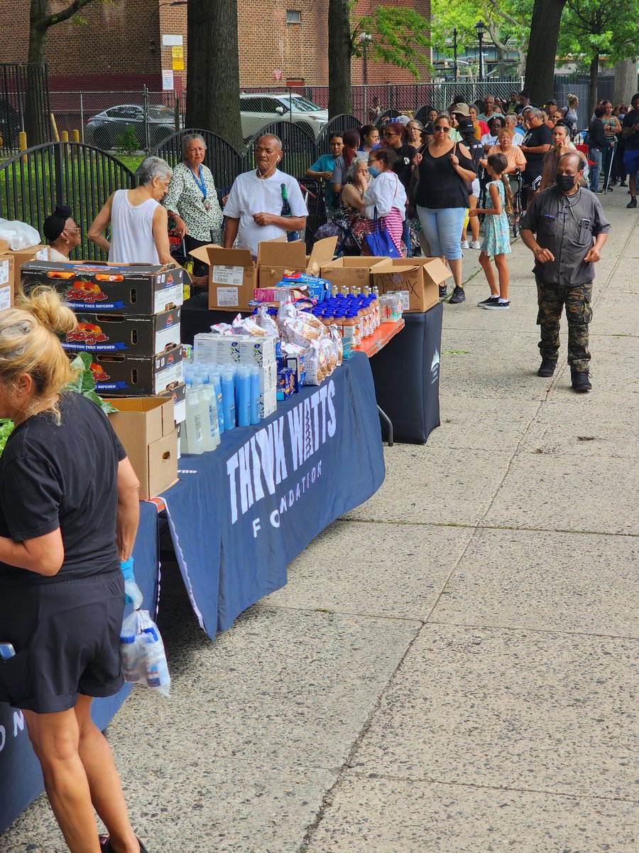 INHISNAMEUNITED's tweet photo. Highlights of this past Thursday Above and Beyond Food Distribution. Thank you to everyone who made this possible.
#FOODBANK4NYC
#THINKWATTS
#DYCKMANBASKETBALL
#INHISNAMEUNITED
#DYCKMANRESIDENTASSOCIATION
#TITANSGREENERY https://t.co/S8aBERFdJS