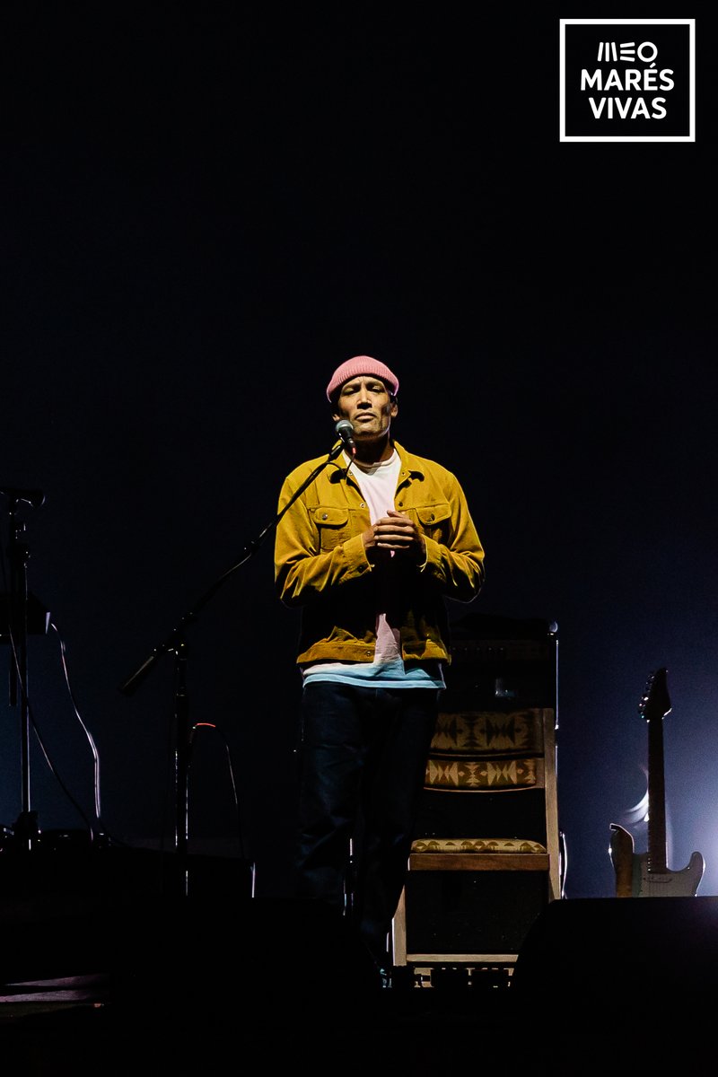 MEOMaresVivas's tweet photo. A música de Ben Harper e a sua presença iluminaram o festival! Foram momentos inesquecíveis. Obrigado, Ben, por esta atuação incrível! 🎶✨ https://t.co/crnJxU0tK6