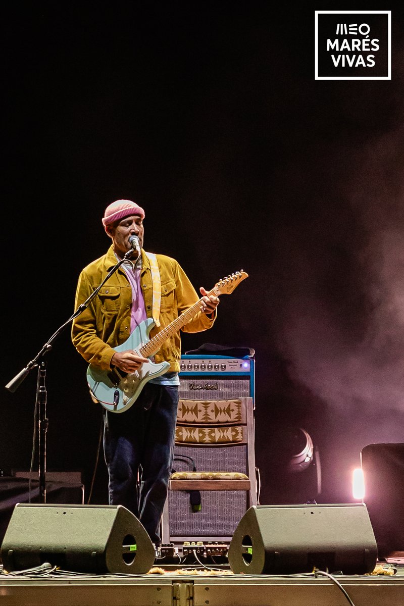 MEOMaresVivas's tweet photo. A música de Ben Harper e a sua presença iluminaram o festival! Foram momentos inesquecíveis. Obrigado, Ben, por esta atuação incrível! 🎶✨ https://t.co/crnJxU0tK6