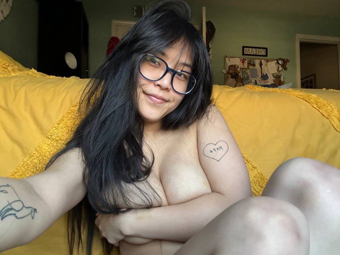 ‘hi’ if u want a free pic (serious) https://t.co/6QTO0zzxfG