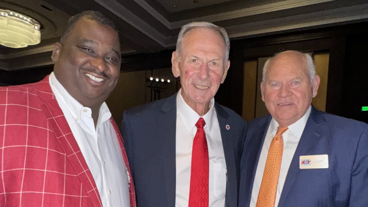 GovsMBB's tweet photo. Congratulations to Dave Loos on being inducted into the @theTSHF Hall of Fame this evening!🎩🏀

🔴 Governors head coach, 1990-17
⚪️ @letsgopeay AD 1997-13
🔴 4️⃣2️⃣0️⃣ wins as our head coach
⚪️ 9️⃣ OVC Championships
🔴 Winningest coach in OVC history
⚪️ 5️⃣x OVC Coach of the Year
🔴 4️⃣0️⃣ All-Conference selections

#BleedRed // #LetsGoPeay