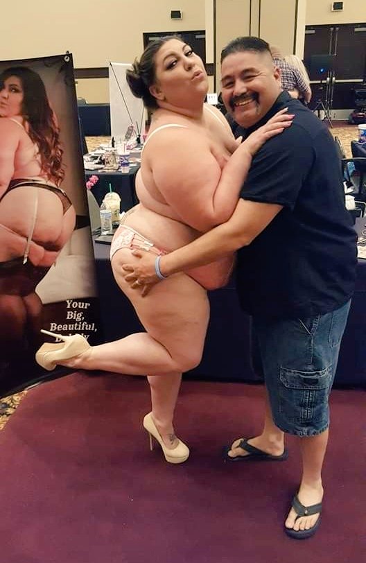 shaymus_69's tweet photo. Great time with @bellabendzxxx at the 2016 @BBWCON #BBWCON #BBWCON2016 https://t.co/o15NJRo2ZR