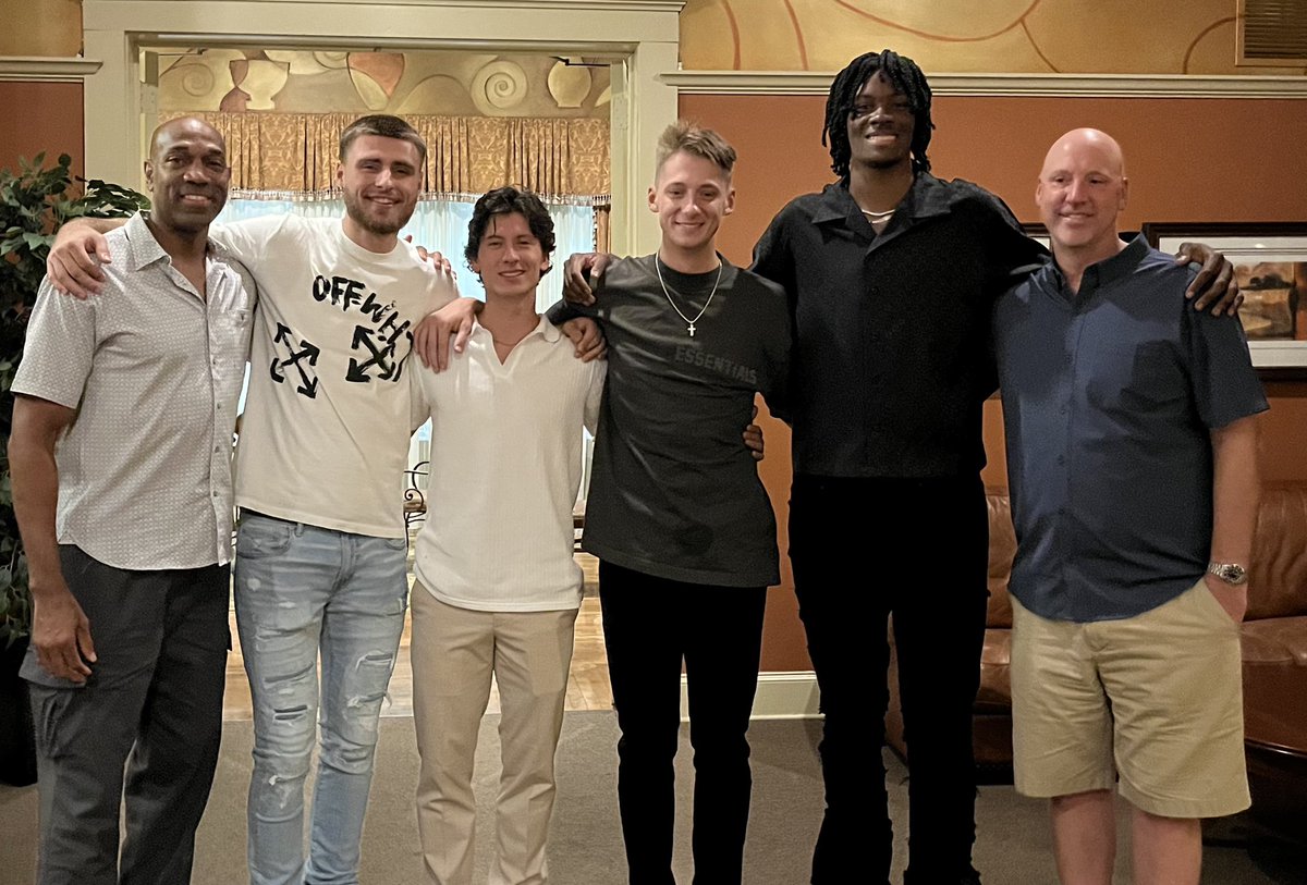 College graduation party for <a href="/CJ15_Huntley/">CJ huntley</a> tonight….
love these guys <a href="/JThreadgill12/">Jackson Threadgill</a> , <a href="/adambrazil24/">Adam Brazil</a> , <a href="/coble_will/">Will Coble</a> , <a href="/jcobes33/">Jeff Coble</a> . Special group ❤️🏀