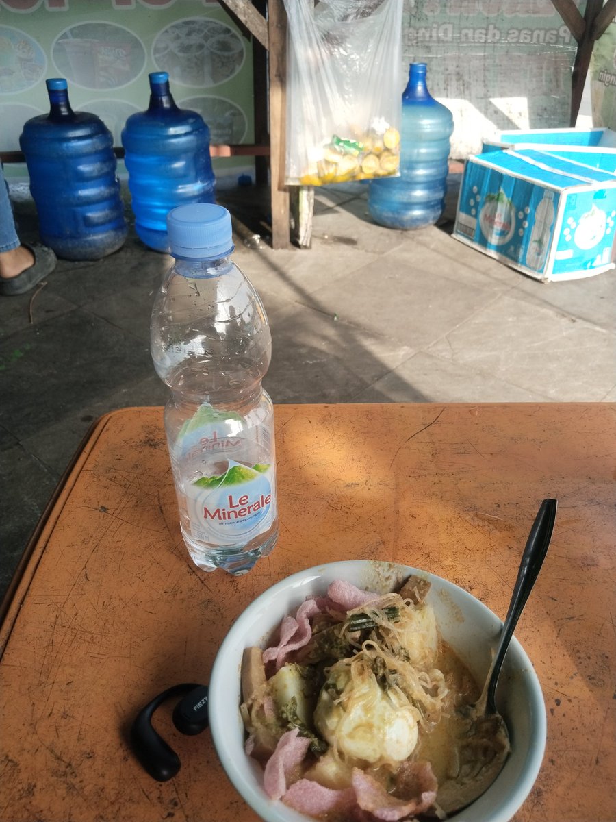 AB_chuya's tweet photo. Recharge energi abis jogging https://t.co/FUT0aAu1Ui