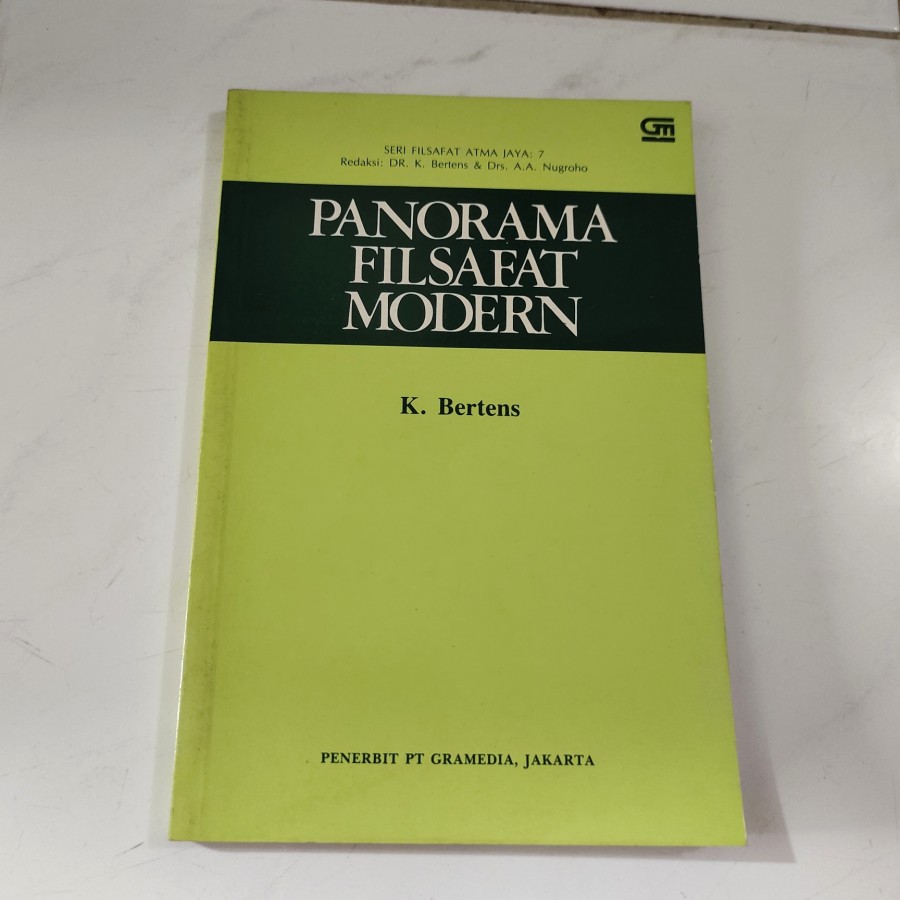 Banin_Diar's tweet photo. Berduka cita atas meninggalnya Kees Bertens. Etika, Sejarah Filsafat Yunani, dan Panorama Filsafat Modern adalah buku favorit saya saat S1. Belum sempat bertemu. Kalau saja bertemu, ingin bilang "terima kasih banyak sudah menulis buku2 yang jernih dan mencerahkan, Romo!" https://t.co/GBSIJ7A0JP