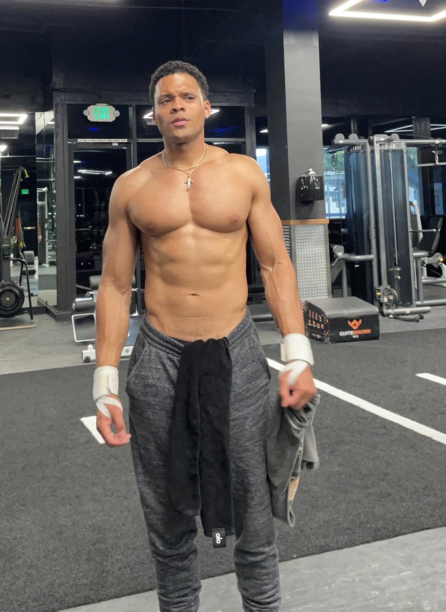 Deric Augustine tweet media