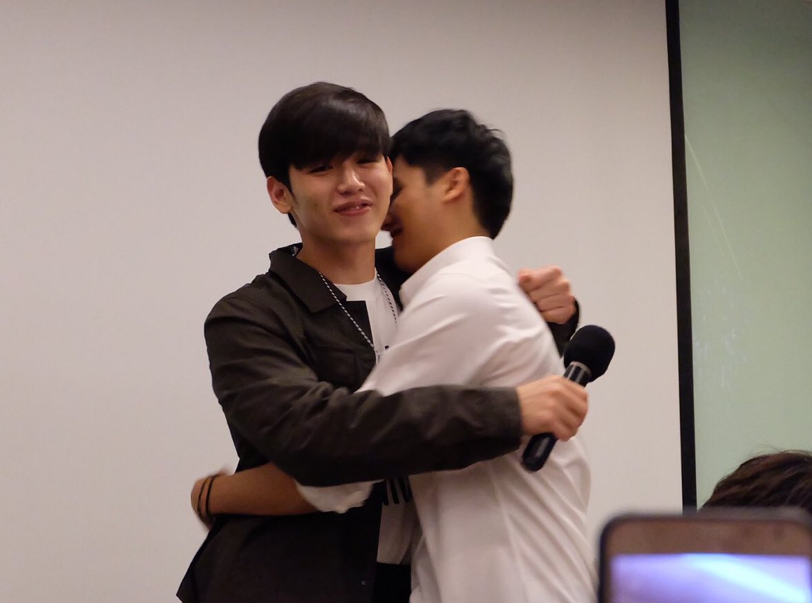 taynewtaehin's tweet image. newwiee almost missed his flight bc he still went to tay&apos;s birthday event in 2018

newwiee followed tay to Paris in support of tay&apos;s  &quot;Friend of Loewe&quot; title

newwiee skipped an out of town filming so he can be present at tay&apos;s birthday event yesterday

love is being present 💙