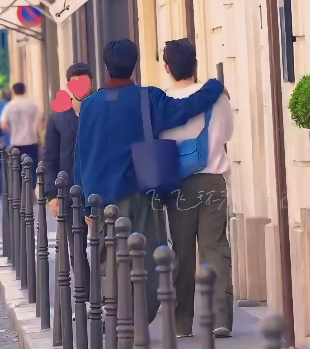 taynewtaehin's tweet image. newwiee almost missed his flight bc he still went to tay&apos;s birthday event in 2018

newwiee followed tay to Paris in support of tay&apos;s  &quot;Friend of Loewe&quot; title

newwiee skipped an out of town filming so he can be present at tay&apos;s birthday event yesterday

love is being present 💙