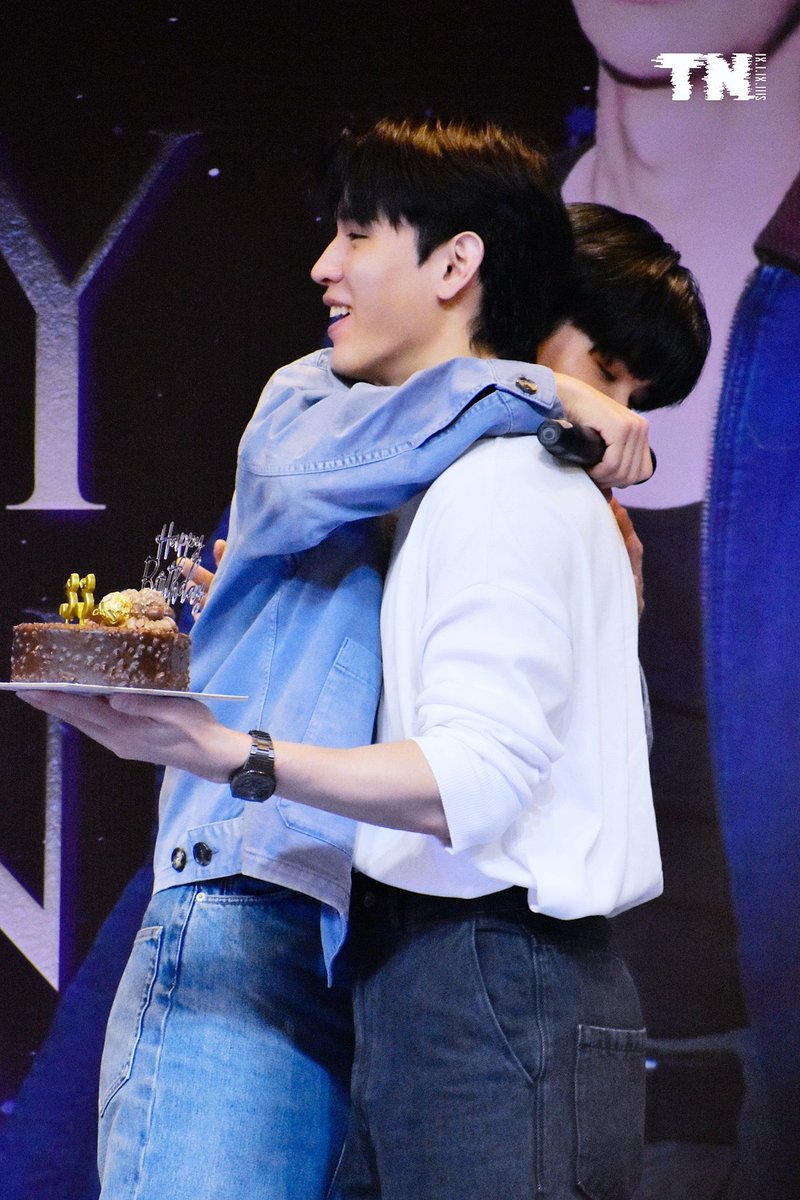 taynewtaehin's tweet image. newwiee almost missed his flight bc he still went to tay&apos;s birthday event in 2018

newwiee followed tay to Paris in support of tay&apos;s  &quot;Friend of Loewe&quot; title

newwiee skipped an out of town filming so he can be present at tay&apos;s birthday event yesterday

love is being present 💙