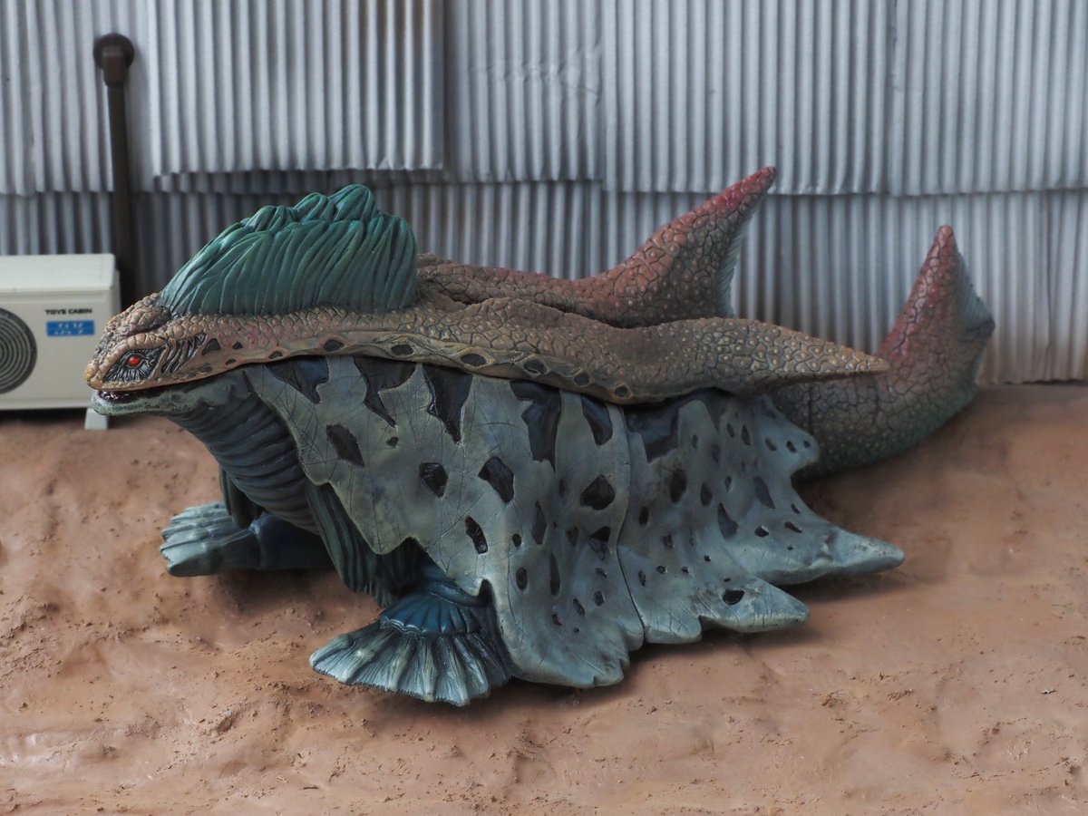 ご依頼品　巨大顎海獣スキューラ　ソフビ　改修　リペイント 巨大顎海獣 スキューラ ソフビリペイント完成！ #スキューラ