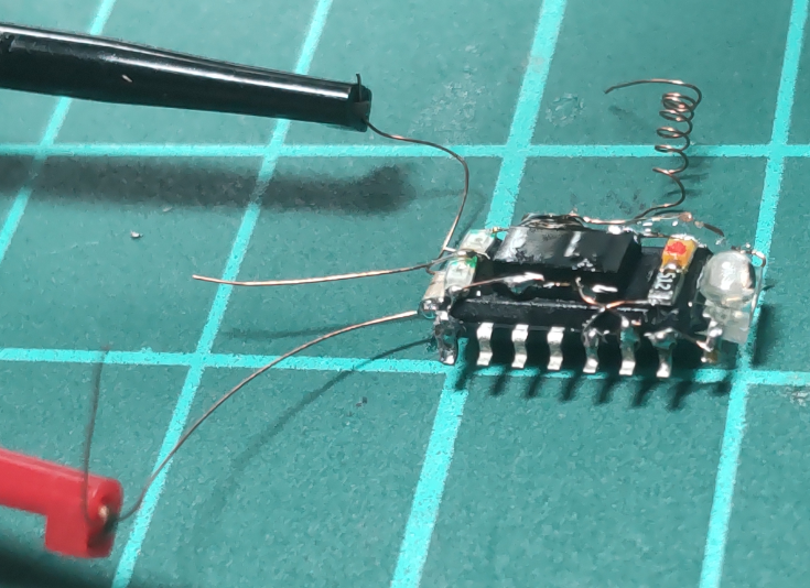 shinichi_nino's tweet image. #マイクロロボ　製作再開　その5
  #ライントレーサー マイクロ戦隊　ATtinyer５！
戦隊モノ5色と言えば、
　赤、青、緑、黄・・・ピンク
  　　5番機　ATtinyer-ピンク
　　　白ＬEDに赤ペン・・・でいける...かな...？

#ATtiny #M5Stack #ライントレーサー #Arduino #インバータ #赤外線通信