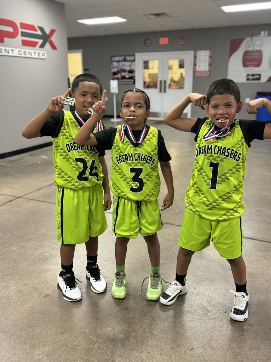 ImTwayne's tweet photo. Grinding4Greatness one day series 1st/2nd grade champions! The New Mexico Dream Chasers. 🏀🥇
T3 played really well today. He got to the basket, took his shots with confidence &amp; knocked down all his free throws. He said he wants to get back into the gym and back to work 💪🏾🏋🏾‍♂️ https://t.co/lcbPXS1GQP