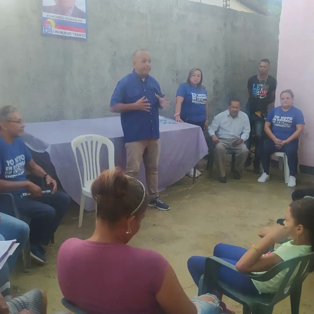 UNTinaquillo's tweet photo. El diálogo fue fructífero y nos permitió abordar estrategias clave para movilizar a nuestros electores y proteger cada voto. Quedó claro que, juntos, somos el motor del cambio y que cada acción cuenta en este proceso crucial para el futuro de nuestra nación.

#SomosUNT https://t.co/RBejmidrKn