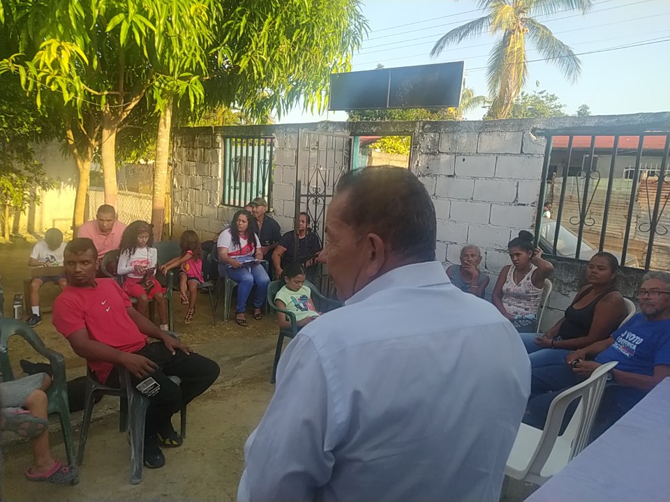 UNTinaquillo's tweet photo. El diálogo fue fructífero y nos permitió abordar estrategias clave para movilizar a nuestros electores y proteger cada voto. Quedó claro que, juntos, somos el motor del cambio y que cada acción cuenta en este proceso crucial para el futuro de nuestra nación.

#SomosUNT https://t.co/RBejmidrKn