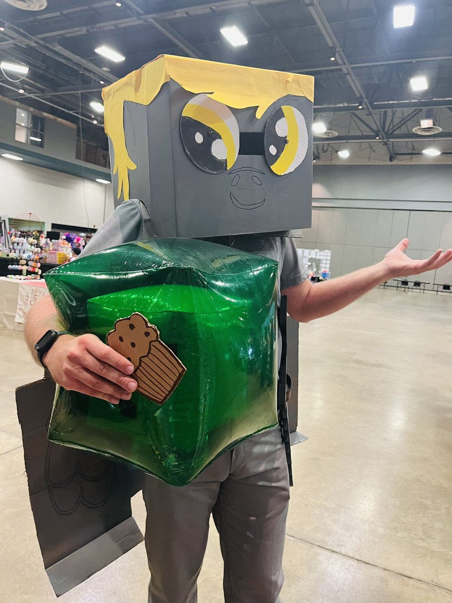 MidPrem's tweet photo. Side eye
#trotcon @BryanBoyse https://t.co/GeFwwiZWUS