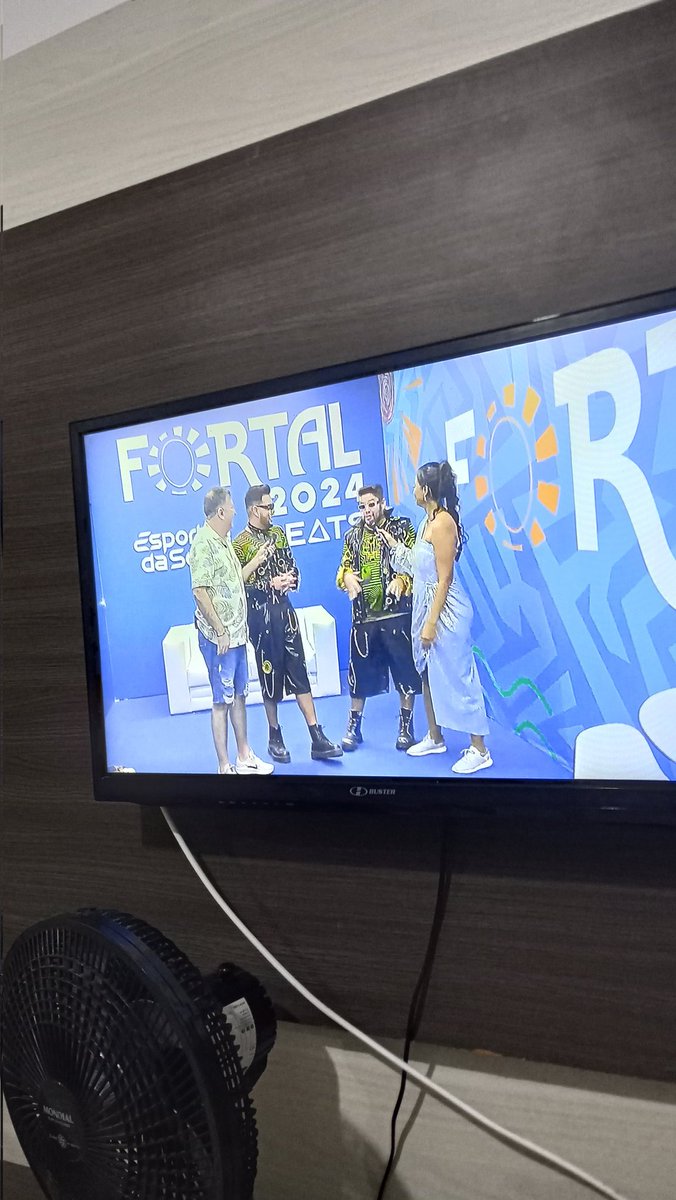 mayronzitooo's tweet photo. @DivaDepressao tá no fortal é? https://t.co/W7FUrzdALx
