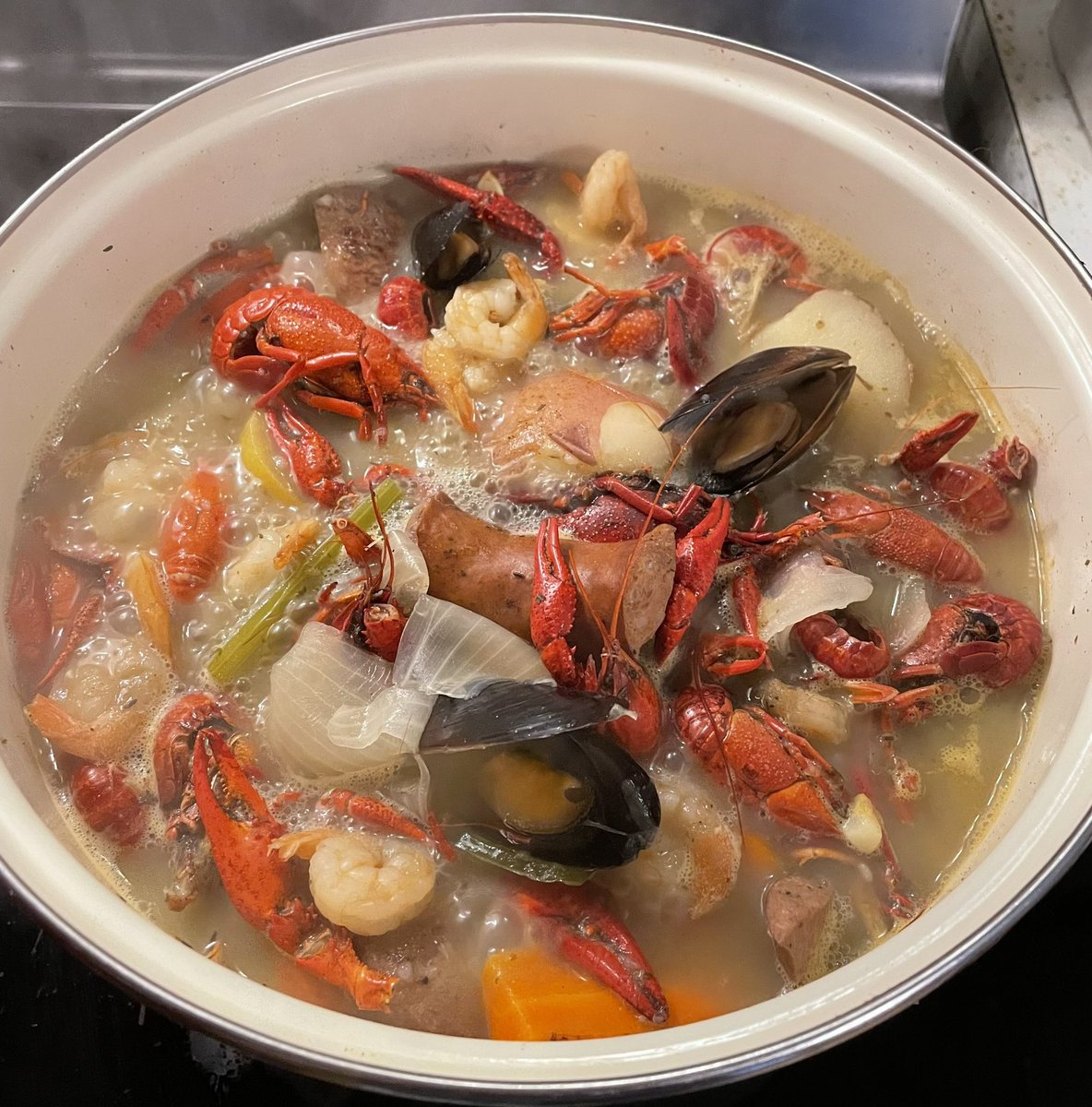 Oliver_Klozov's tweet image. Keith Kitchen - Crawfish Boil! Crawfish, shrimp, muscles, andouille sausage with potatoes, corn from the garden, carrots, celery, onion, garlic and a lot of “secret ingredients” 😉#crawfish #mudbug #creole #cajun #goodeats #keithkitchen