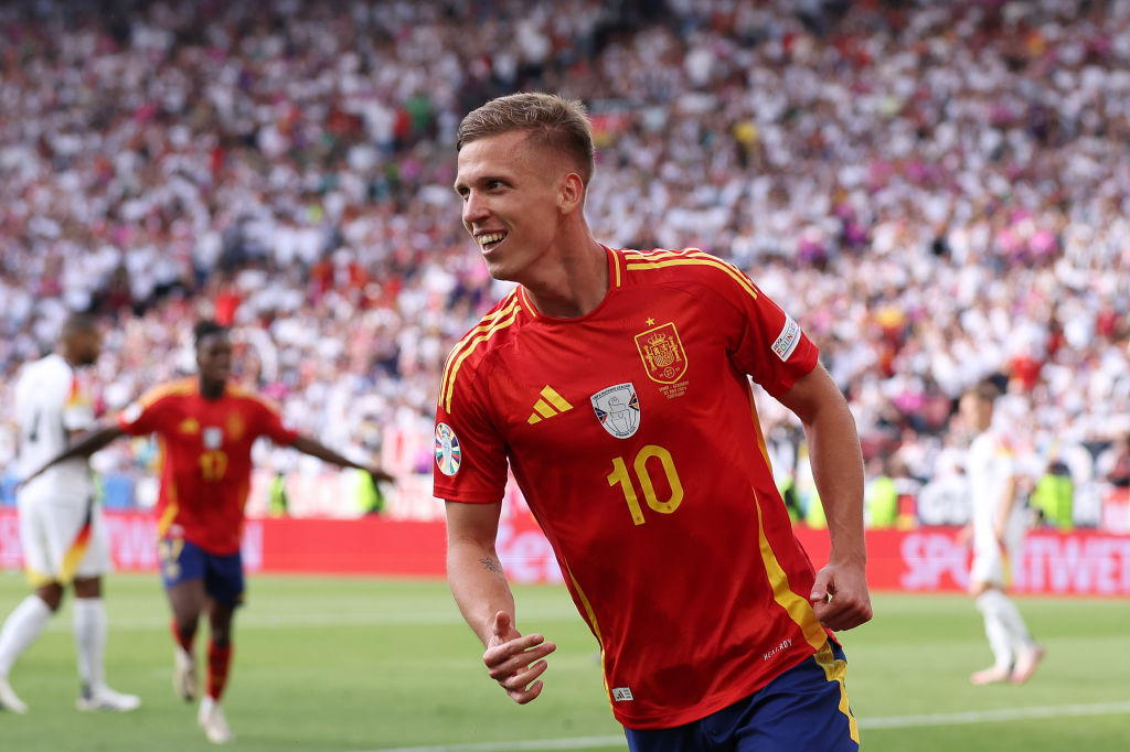 FabrizioRomano's tweet image. 🚨🇪🇸 Dani Olmo will be allowed to leave by RB Leipzig even in the next weeks with proposals in the region of €60m, same as clause expired.

His agents have spoken to Barça, Bayern (if Doué-Simons options collapse), Premier League clubs (no talks with City so far).

Race open.