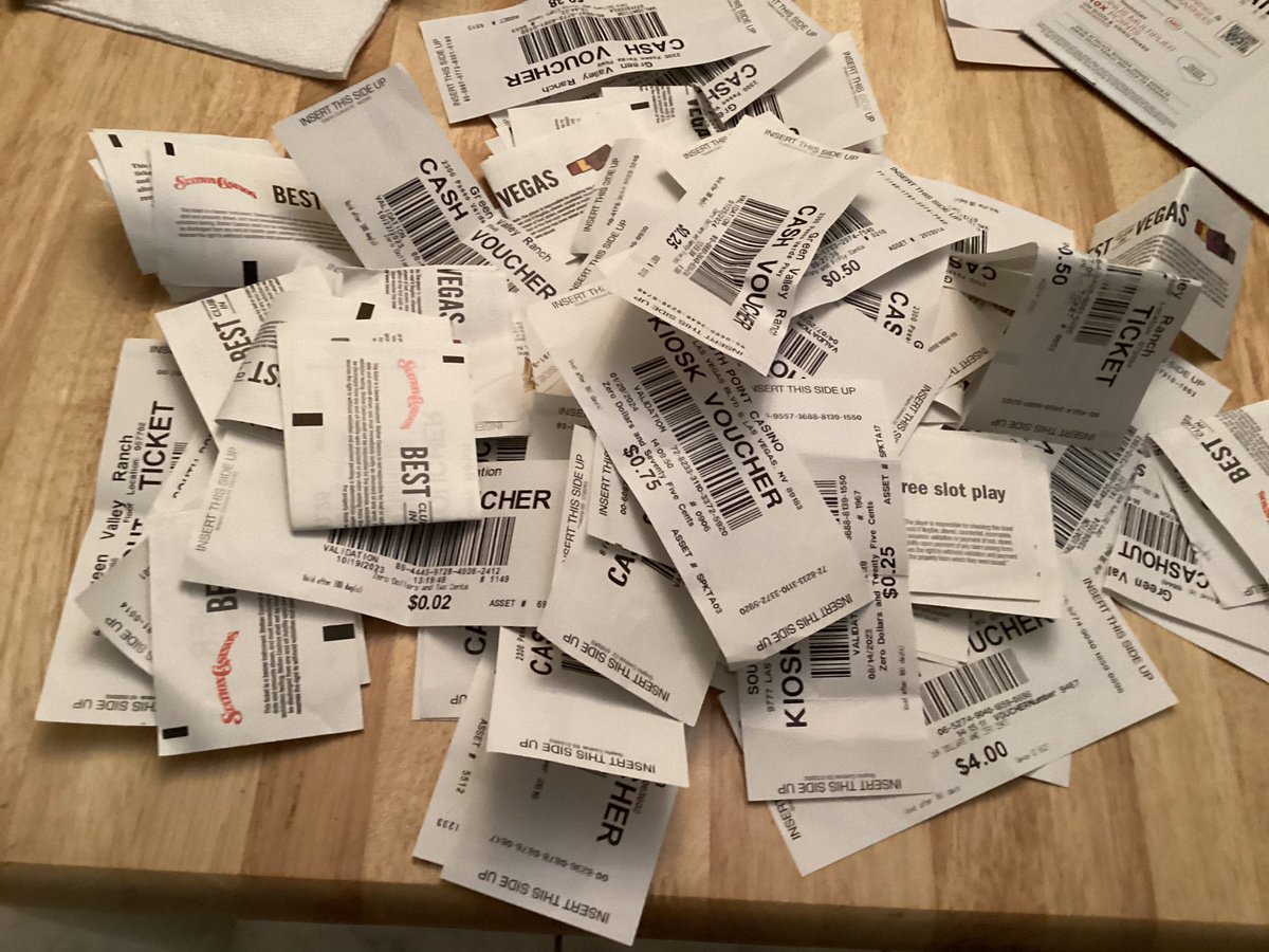 MccannPI's tweet image. Hoping that this long term coin shortage can be over soon! Embarrassing! @BillKrackman @VitalVegas @southpointlv @andrewssports @CircaLasVegas @LasVegasLocally @LVA_Tweet