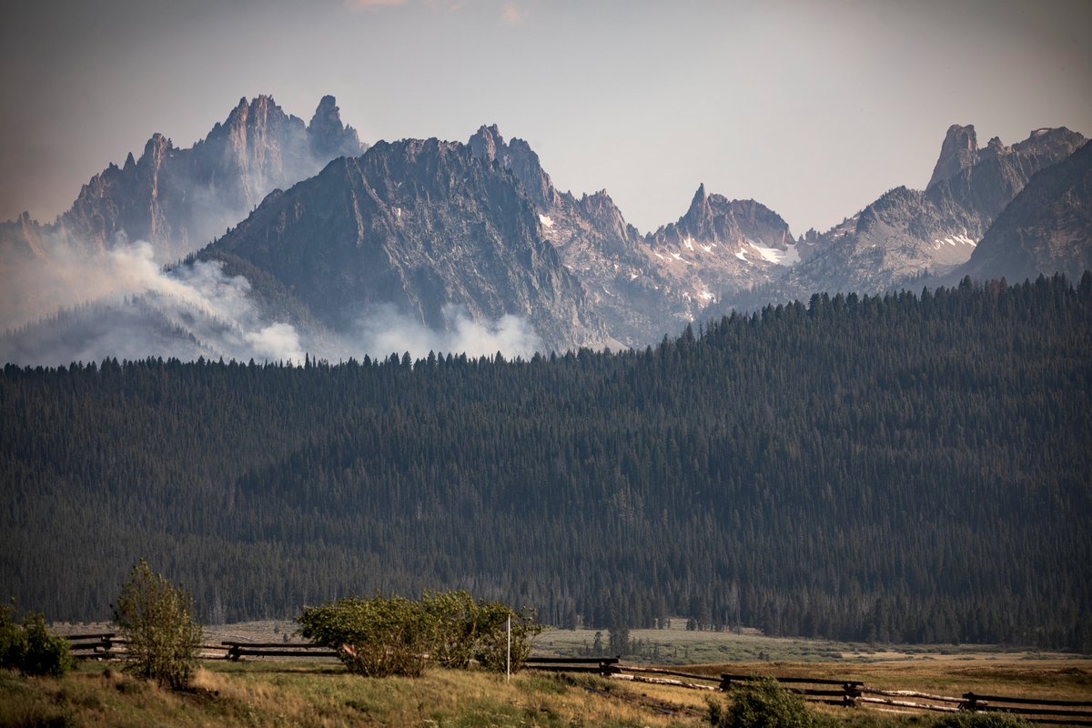 e_thurber's tweet photo. Bench Lake Fire #Idaho #wildfire #Sawtooths https://t.co/Ggjos7JJQQ