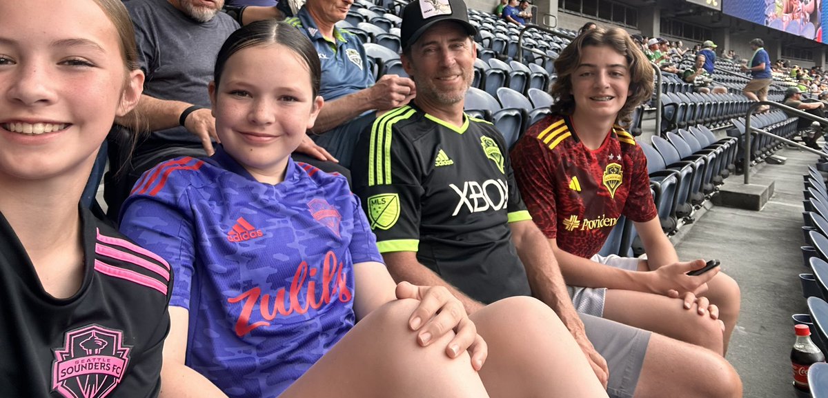KelseySHK's tweet photo. #soundersmatchday https://t.co/Sis70ggsdy