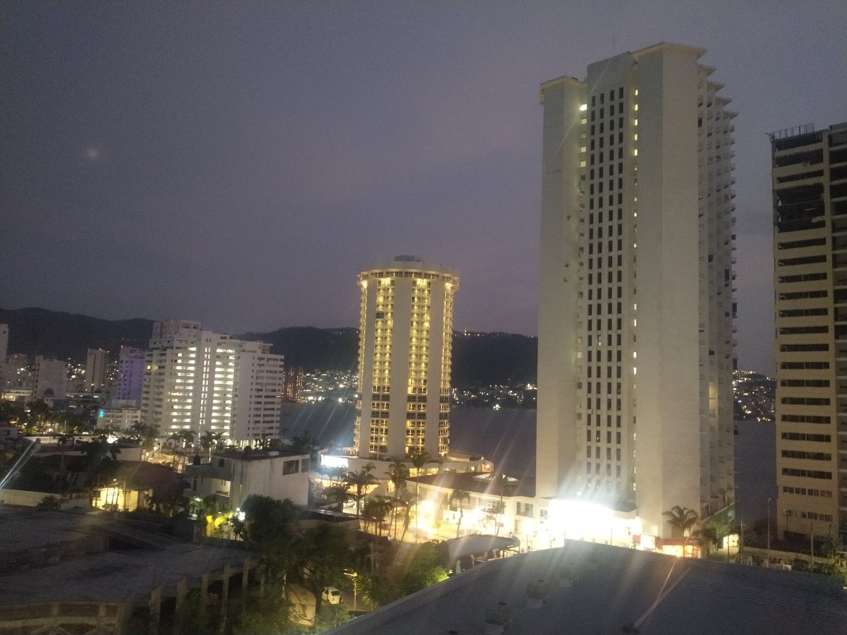 LetyMN1's tweet photo. Ahí la llevamos #AcapulcoDePie
Que tus vacaciones sea en Acapulco.
Tarde Noche https://t.co/PktkGfBqzg